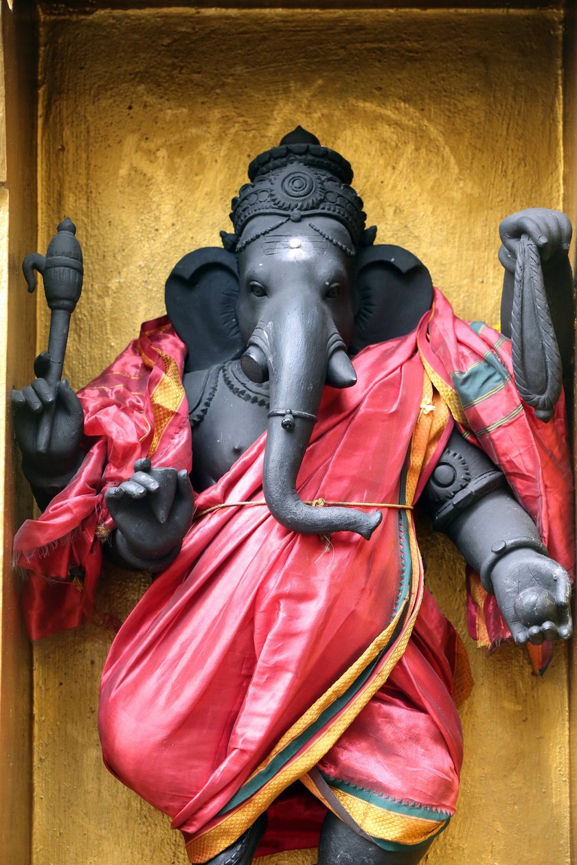معبد Sri Veeramakaliamman الهندوسي. غانيشا المعروفة أيضًا باسم جاناباتي وفيناياكا ، هي واحدة من أكثر الآلهة عبادةً في البانثيون الهندوسي ، 20160818 ، سنغافورة ، سنغافورة بواسطة غير معروف