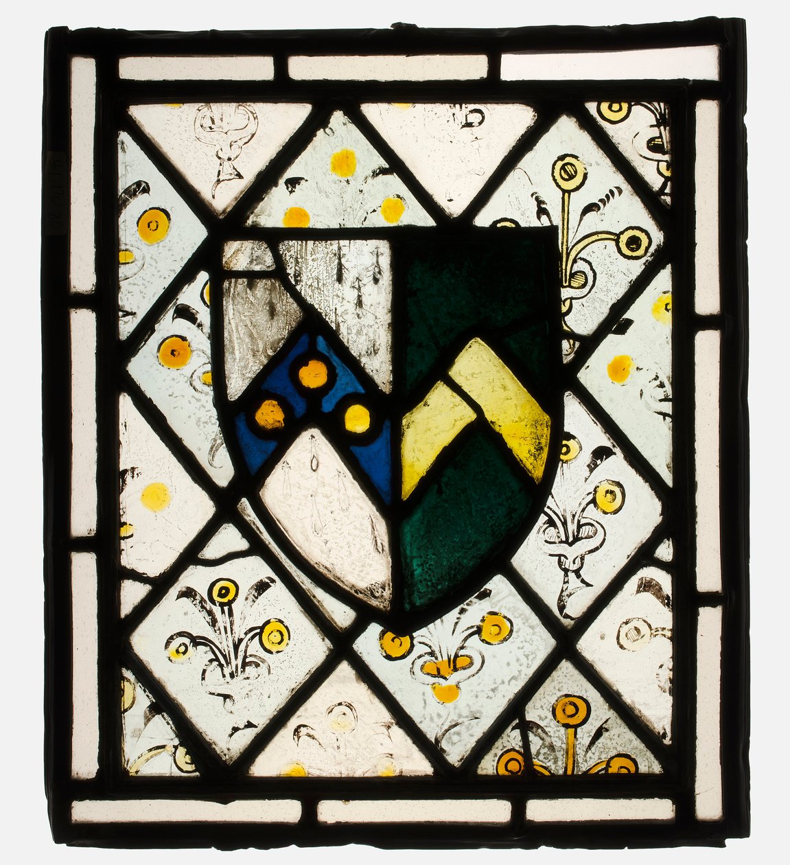 لوحة من الزجاج المعشق مع Heraldic Shield of Johnson ، البريطانية ، كاليفورنيا. 1500. بواسطة غير معروف
