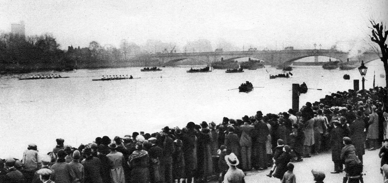 بداية سباق أكسفورد وكامبريدج للقوارب ، لندن ، 1926-1927 بواسطة غير معروف