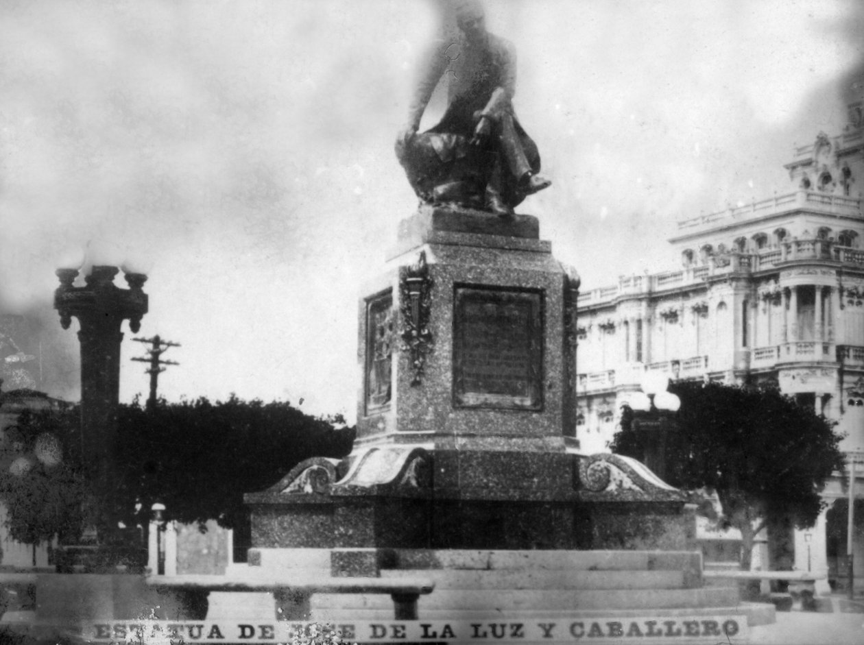 تمثال دون خوسيه دي لا لوز كاباليرو ، 1912 ، 1920 بواسطة غير معروف