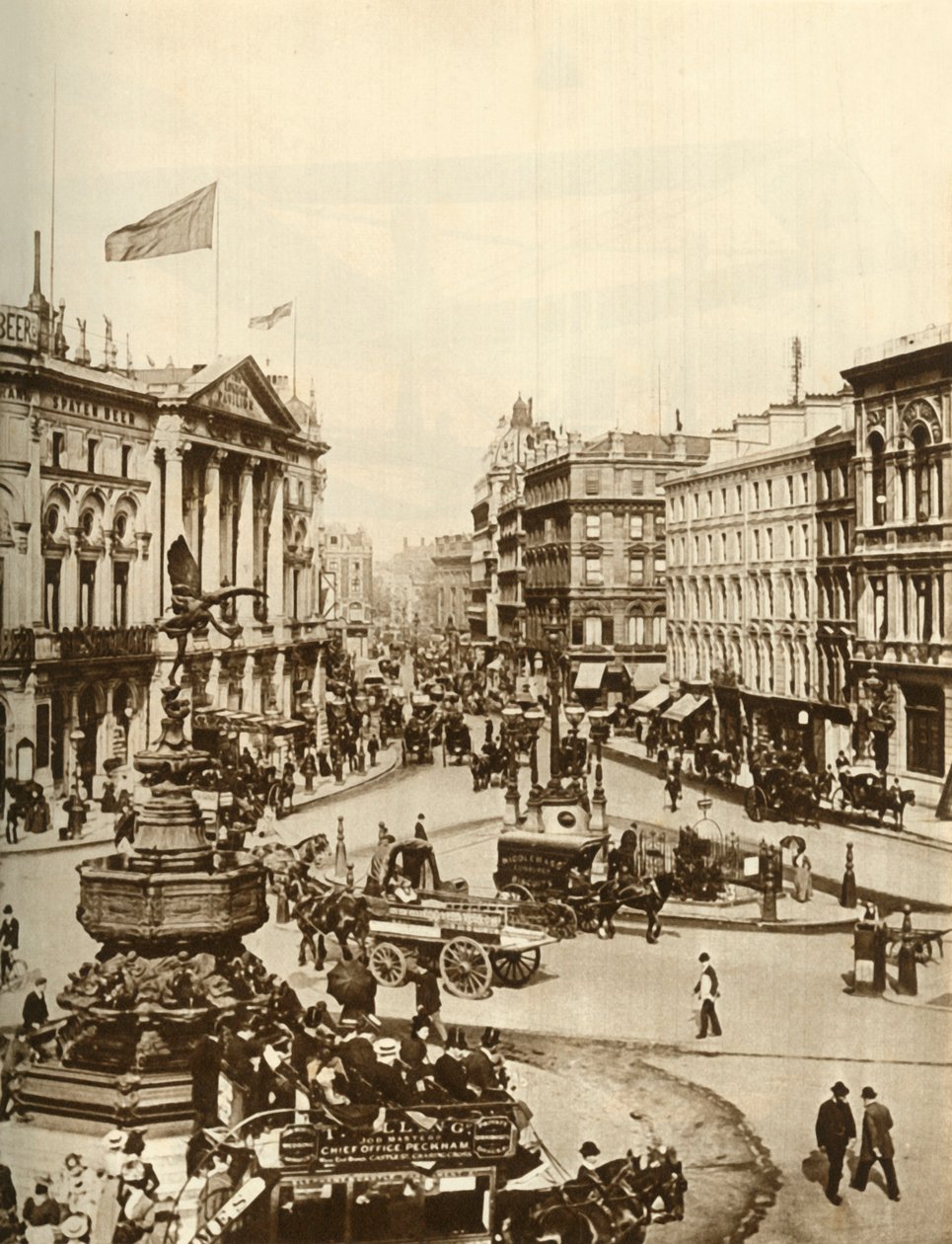 تمثال إيروس في سيرك بيكاديللي ، لندن ، c1910 ، 1935. بواسطة غير معروف