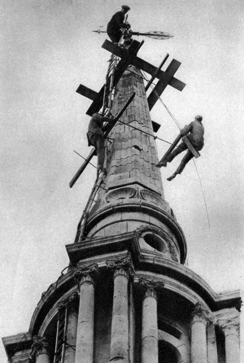 Steeplejacks على مستدرج كنيسة All Saints Church ، الحور ، لندن ، 1926-1927 بواسطة غير معروف