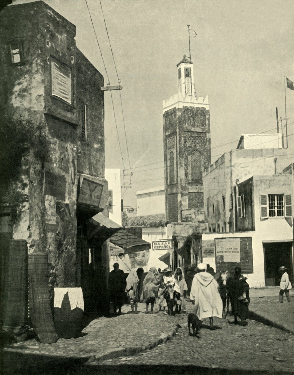 مشهد الشارع في طنجة ، عرض المسجد ، 1902. بواسطة غير معروف