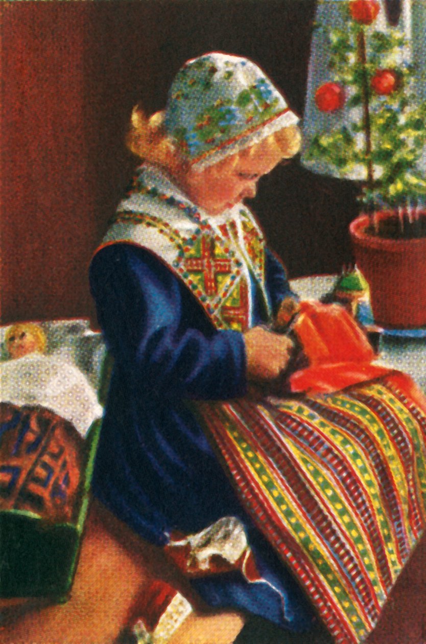 فتاة سويدية تلعب بالدمى ، c1928. بواسطة غير معروف