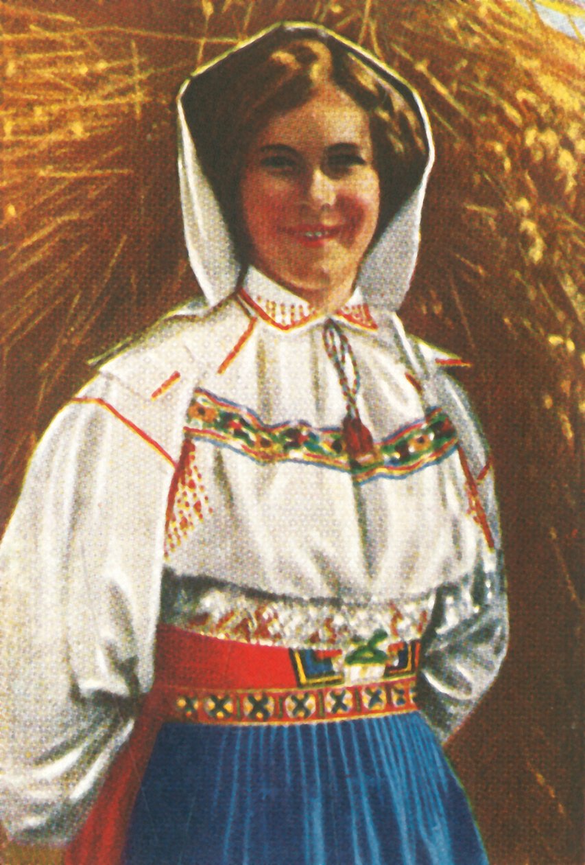 امرأة سويدية بالزي التقليدي c1928. بواسطة غير معروف