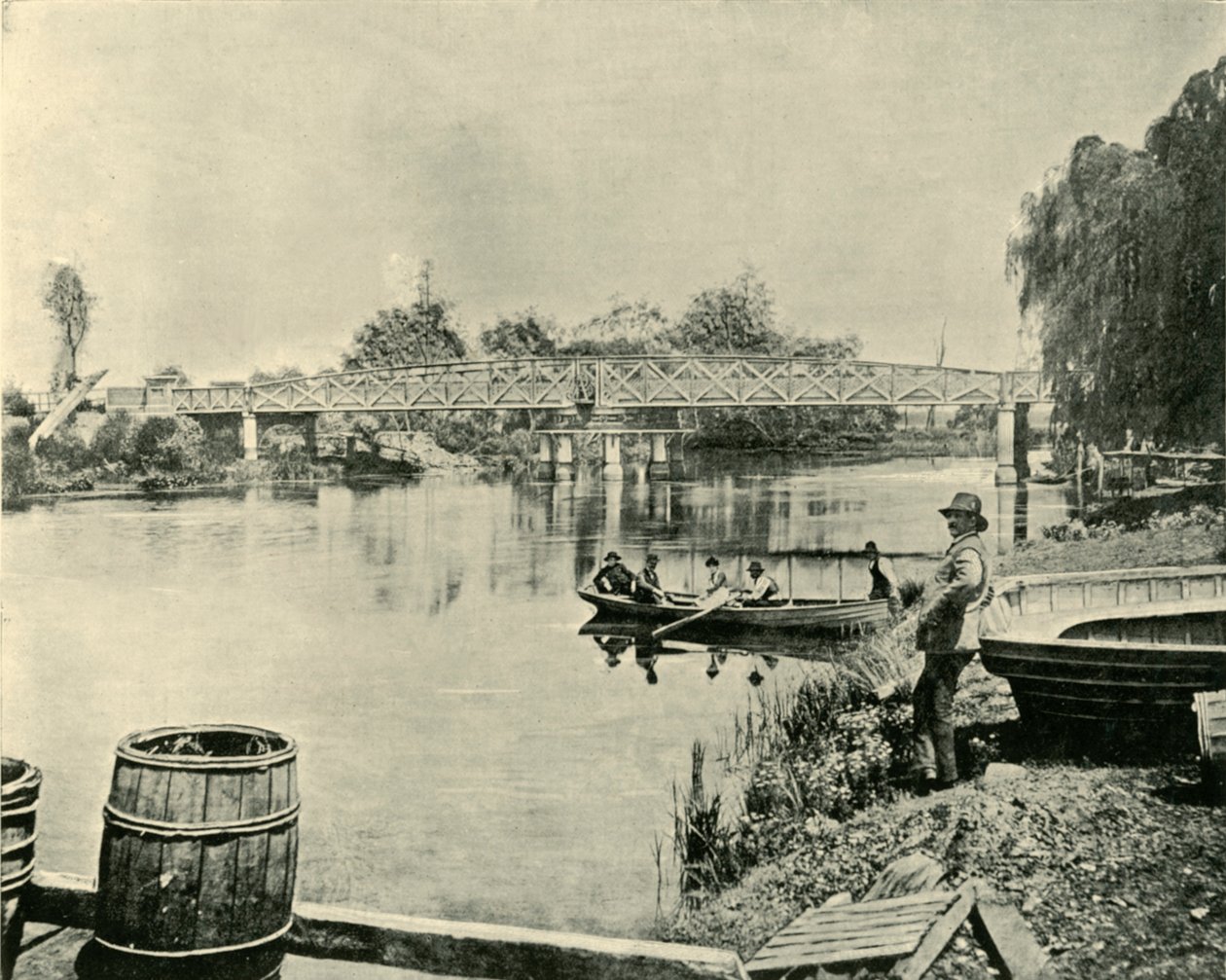 سوينغ بريدج فوق لاتروب ، 1901. بواسطة غير معروف