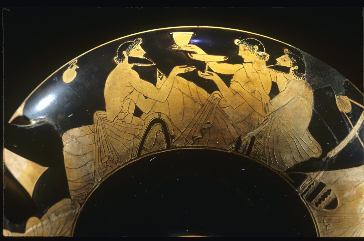 مشهد الندوة على الشكل الأحمر Attic kylix ، كأس النبيذ ، القرن الخامس قبل الميلاد. بواسطة غير معروف