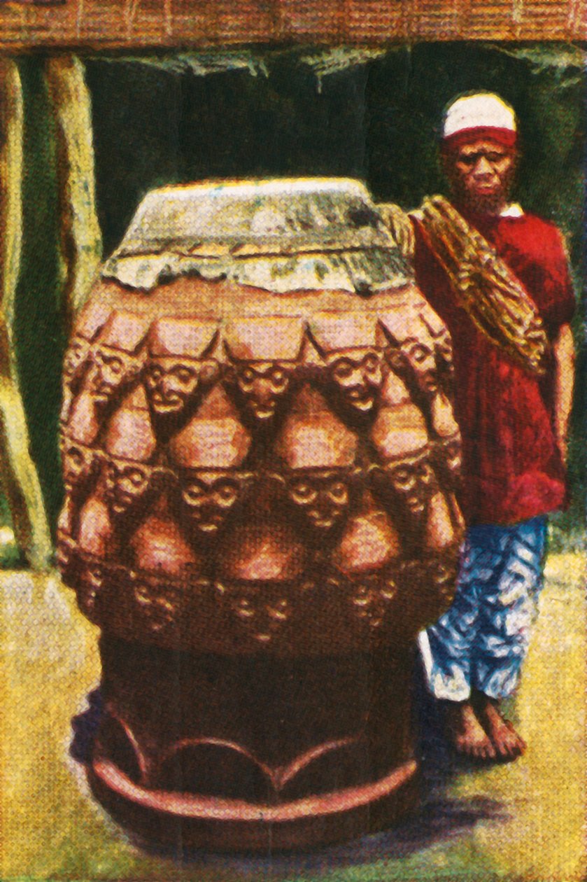 طبل يتحدث ، الكاميرون ، c1928. بواسطة غير معروف