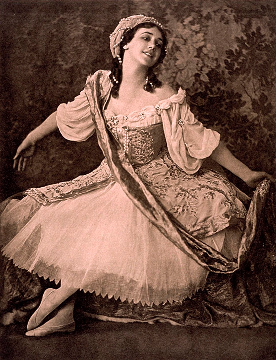 تمارا كارسافينا ، راقصة الباليه الروسية ، في نيكولاي تشربنينس باليه Le Pavillon dArmide ، 1913 بواسطة غير معروف