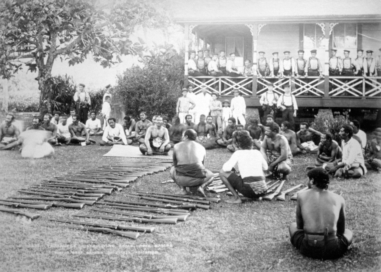 تامازي توزيع الأسلحة ، آبيا ، ساموا ، 1899 بواسطة غير معروف