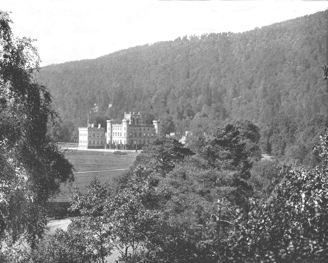 قلعة Taymouth ، بيرثشاير ، اسكتلندا ، 1894. بواسطة غير معروف