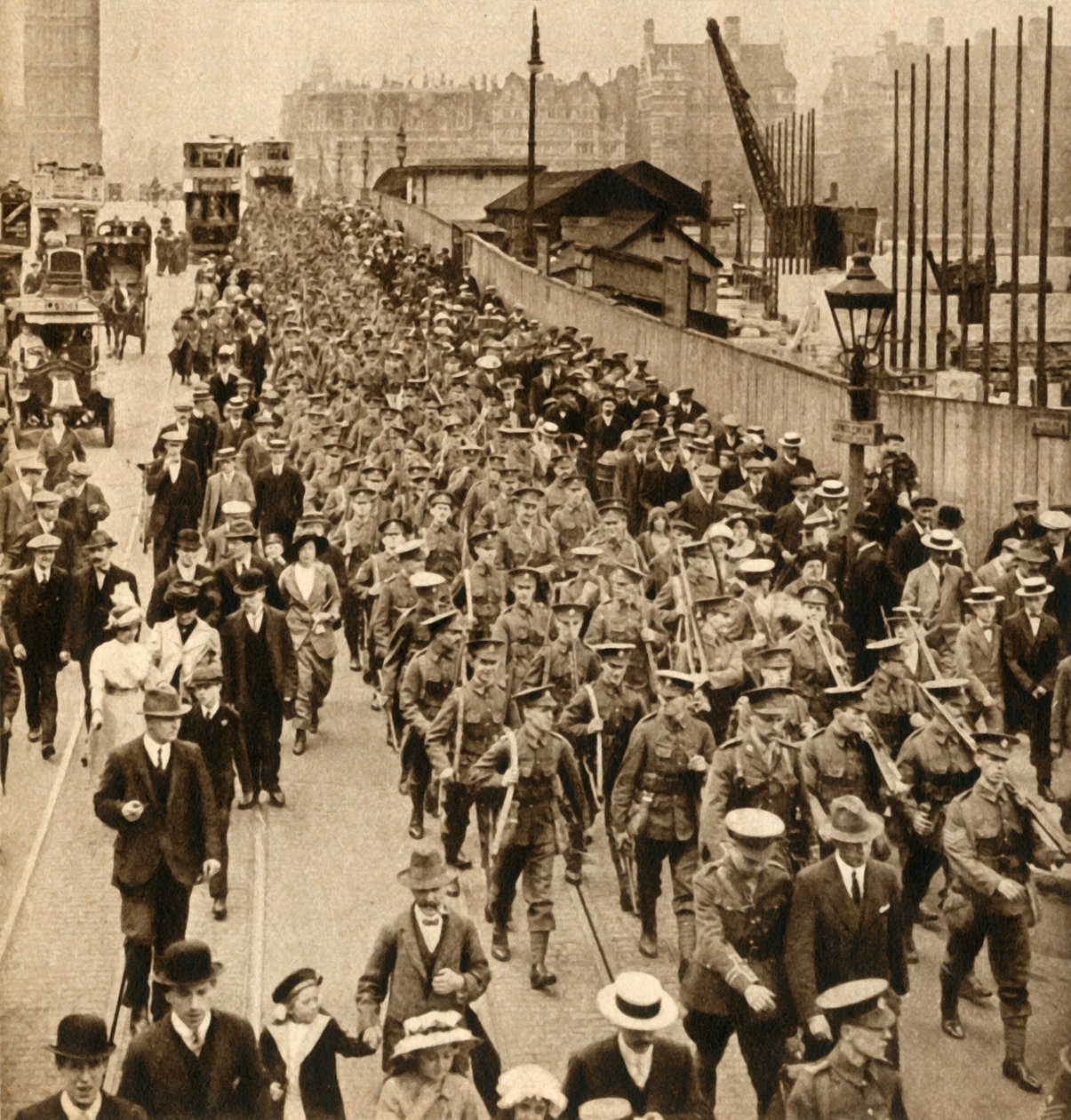 المناطق الإقليمية من المخيم الصيفي - التيارات تسير بسهولة فوق جسر ويستمنستر ، 1914-1918 ، 1933. بواسطة غير معروف