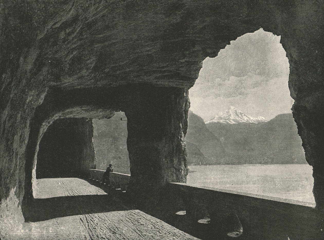 The Axenstrasse ، بالقرب من Fluelen ، سويسرا ، 1895. بواسطة غير معروف