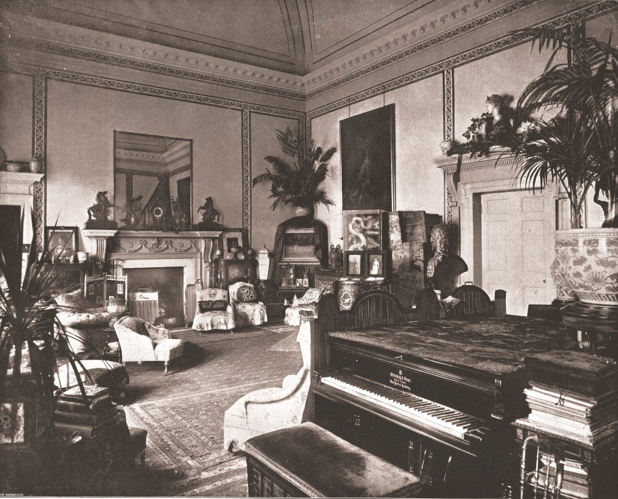 The Drawing Room at the White Lodge ، ريتشموند بارك ، 1894. بواسطة غير معروف