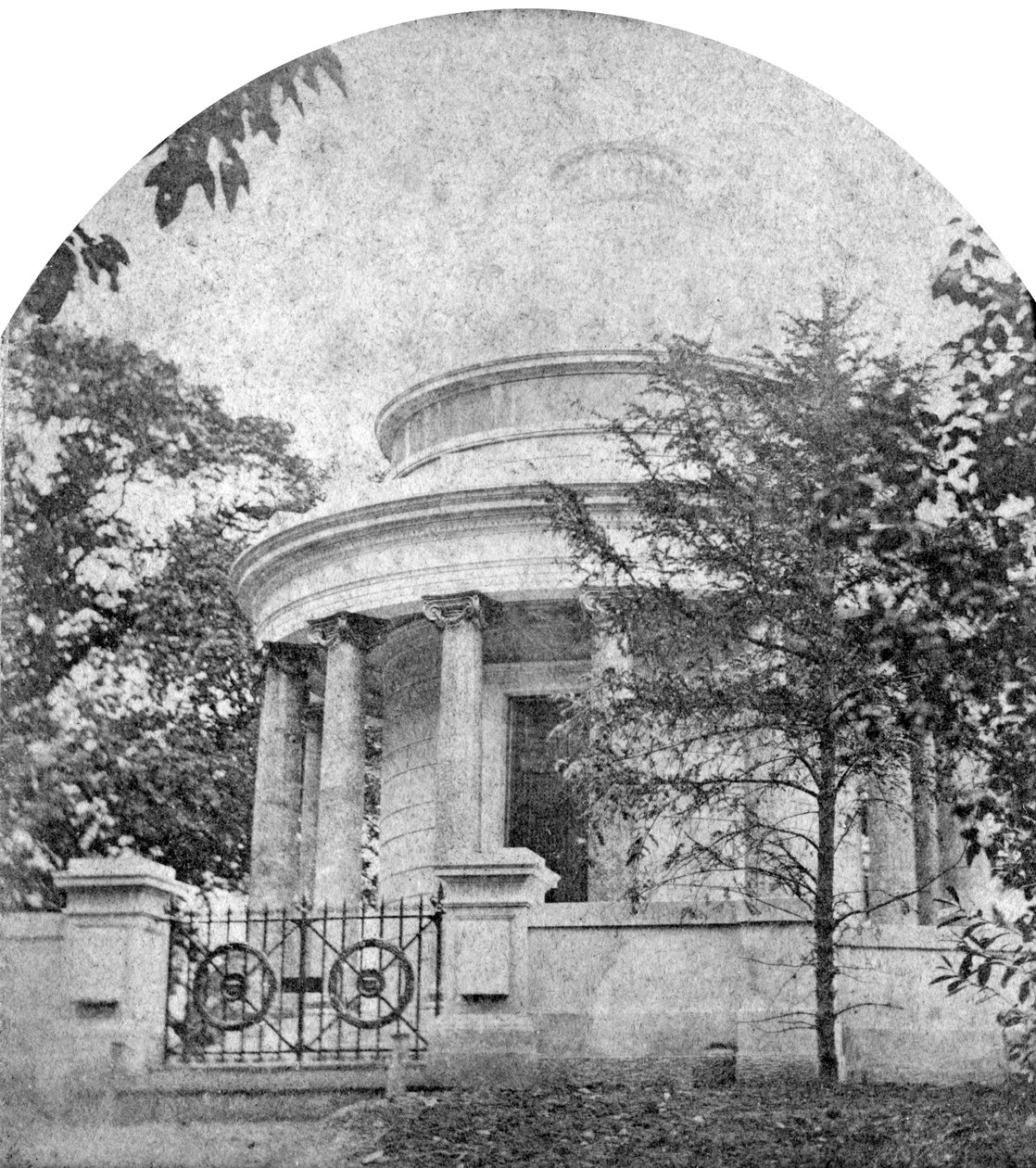 ضريح دوقة كينتس ، Frogmore House ، بيركشاير ، أواخر القرن التاسع عشر بواسطة غير معروف