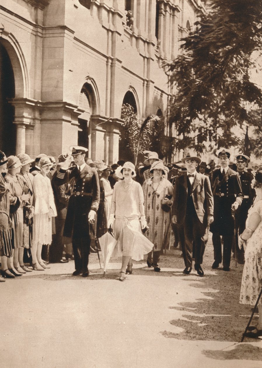 دوق ودوقة يورك والملكة إليزابيث يغادران حفل استقبال في بريسبان ، 1927 بواسطة غير معروف