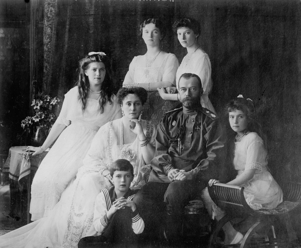عائلة القيصر نيقولا الثاني من روسيا ، 1910s. بواسطة غير معروف