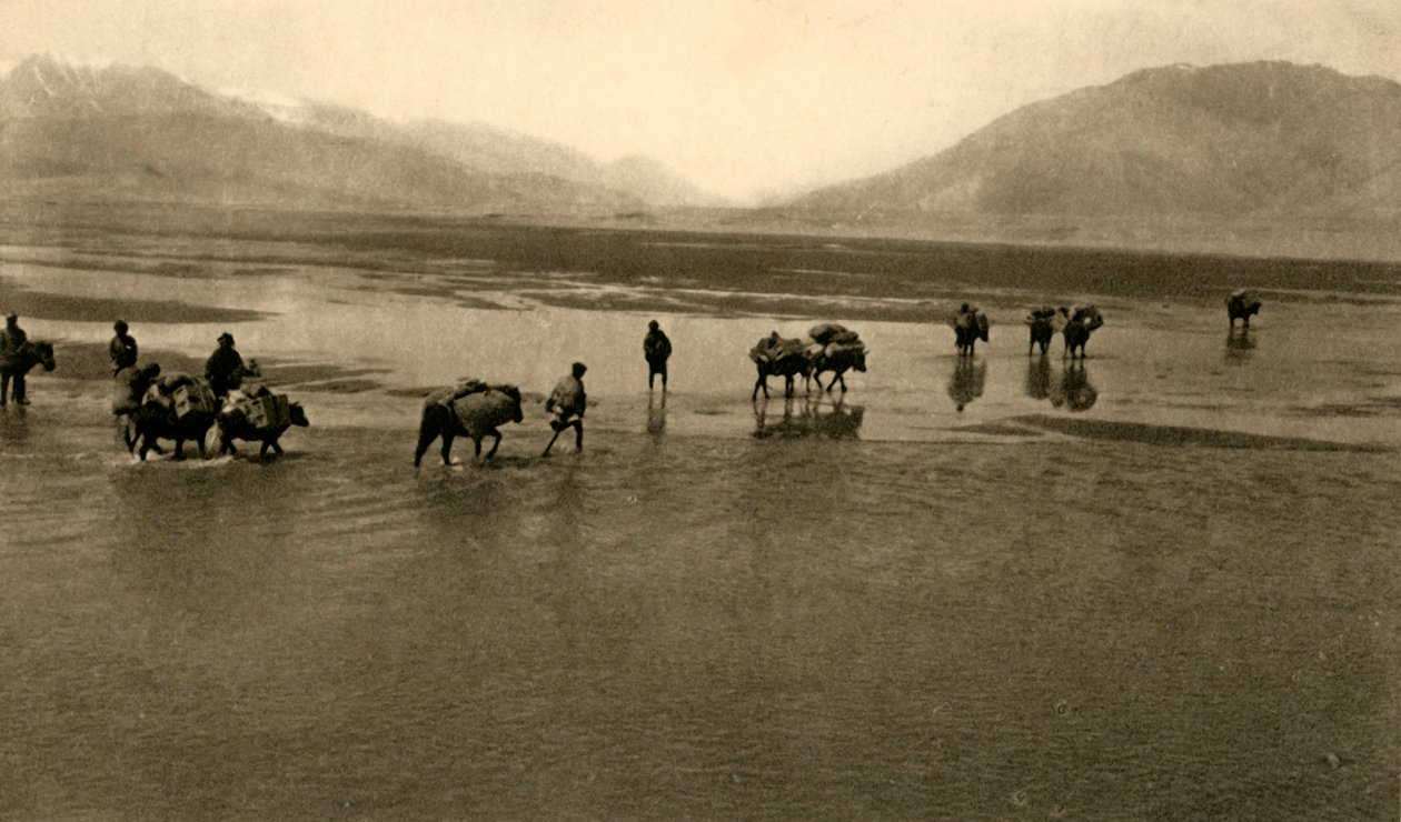 أول منظر لجبل إيفرست ، c1918-c1939. بواسطة غير معروف