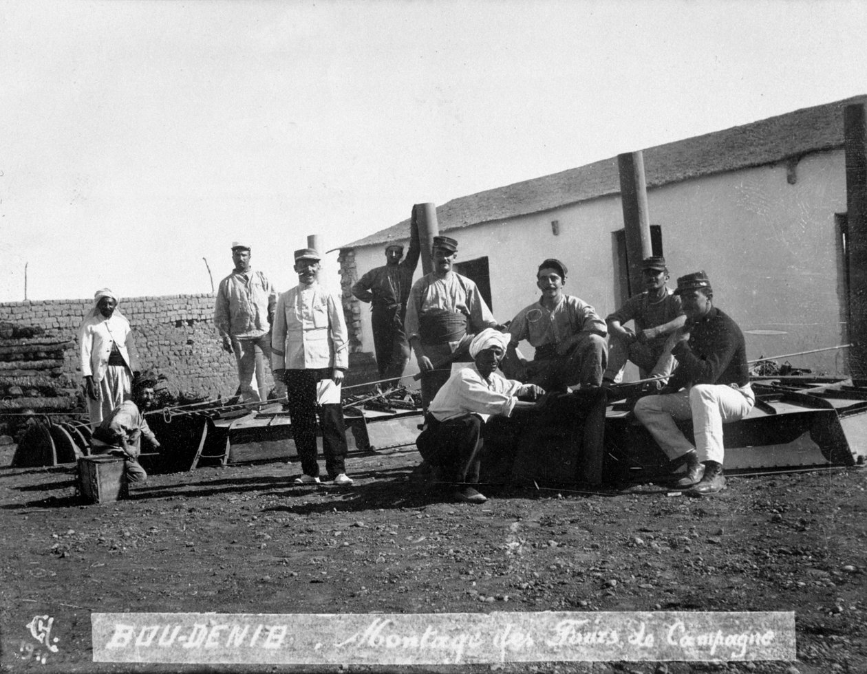 الفيلق الأجنبي الفرنسي في المناورات ، بودنيب ، المغرب ، 1911 بواسطة غير معروف