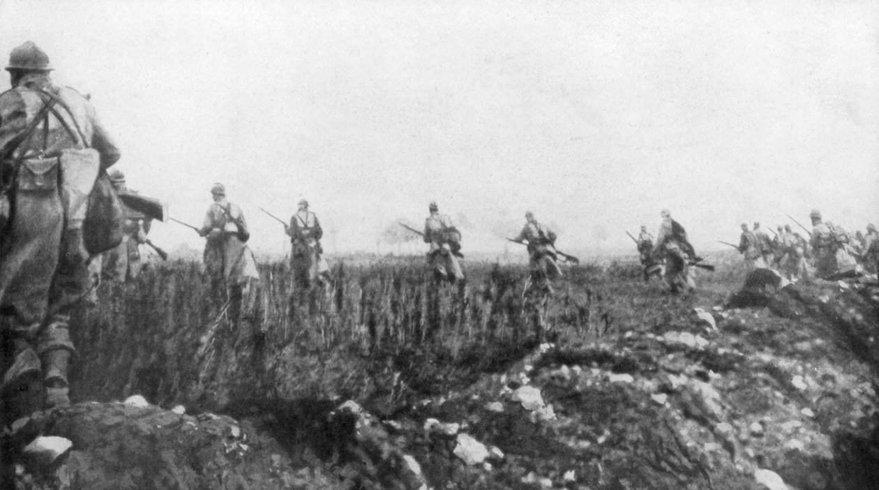 شن الفرنسيون هجومهم ، معركة الشمبانيا الثانية ، فرنسا ، 25 سبتمبر 1915 بواسطة غير معروف