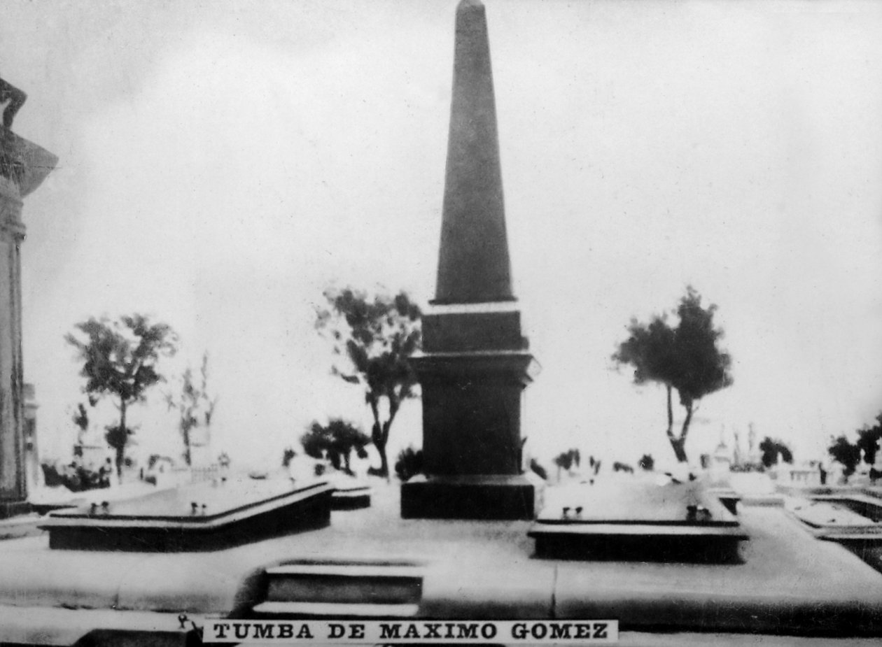 قبر ماكسيمو جوميز ، 1920s بواسطة غير معروف