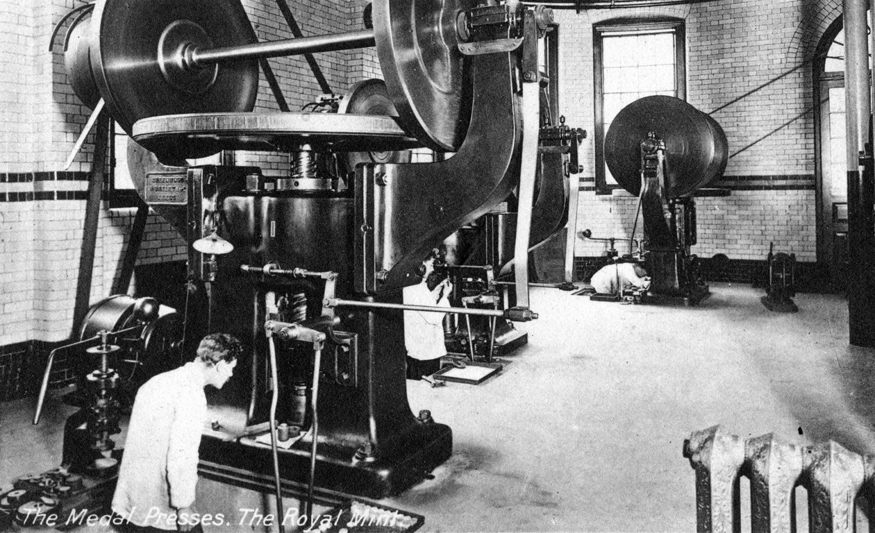 The Medal Press ، the Royal Mint ، Tower Hill ، لندن ، أوائل القرن العشرين بواسطة غير معروف