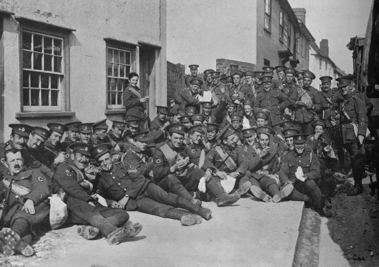 الجيش الجديد في التدريب: راحة على جانب الطريق ، 1915 بواسطة غير معروف