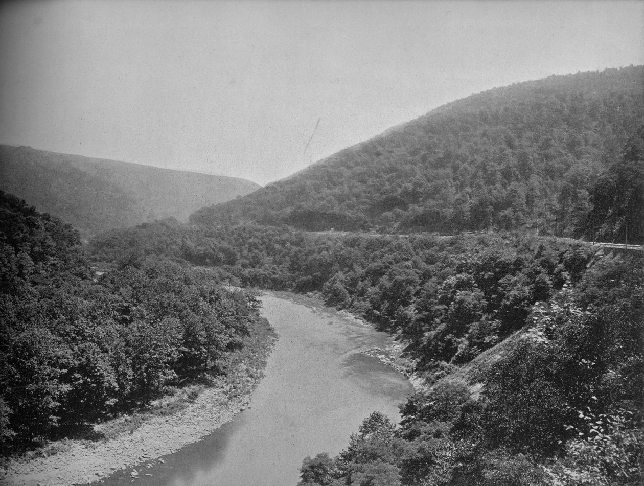 The Packsaddle، Allegheny Mountains، Pa.، c1897. بواسطة غير معروف