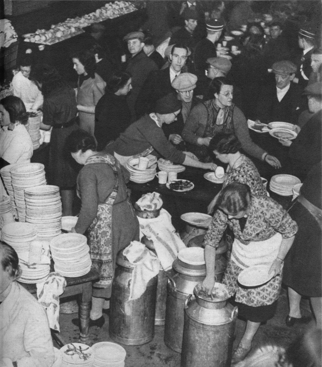 تجمع الناس إلى حاجة الشعوب: يغذي كلايسايد مشرديه ، 1941 1942 بواسطة غير معروف
