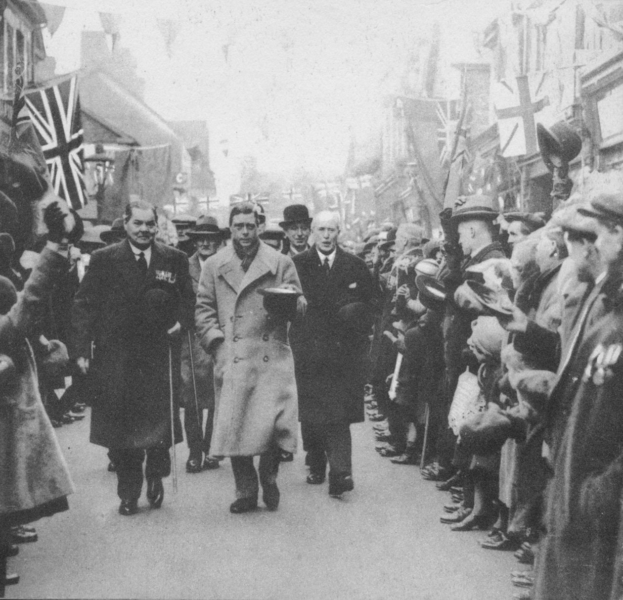 أمير ويلز يستقبله شعب بورث ، جلامورجان ، خلال زيارة لويلز ، 1932 1936 بواسطة غير معروف