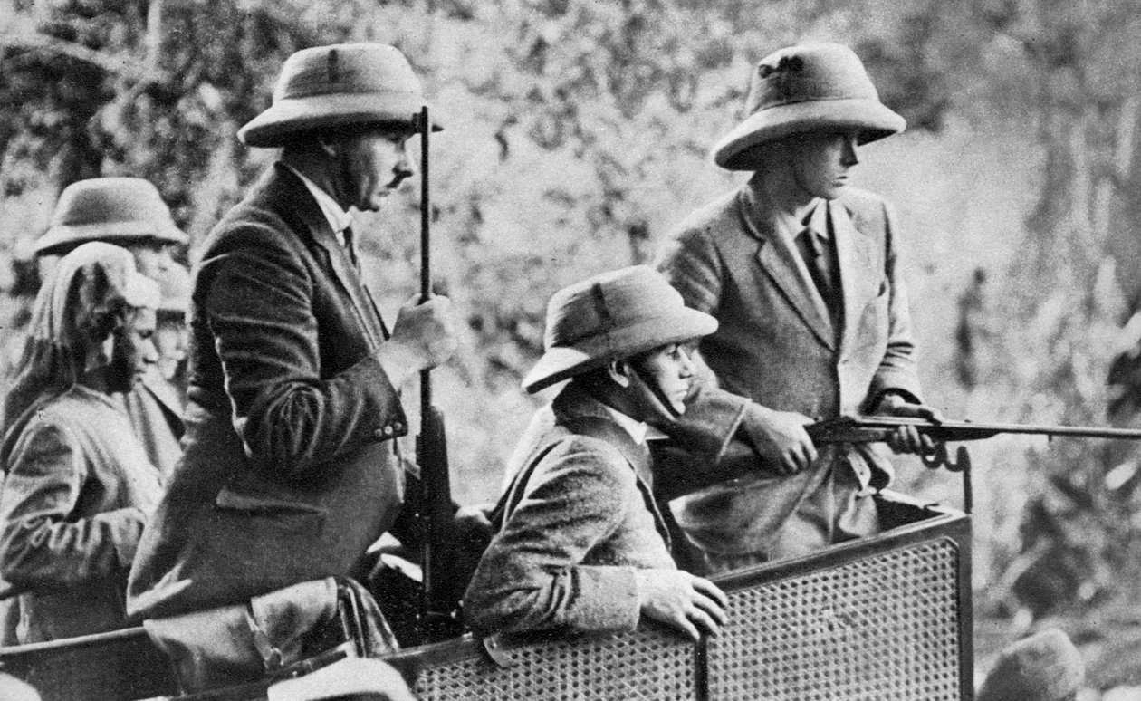 أمير النمر يطلق النار في نيبال ، الجولة الهندية ، 1921 بواسطة غير معروف