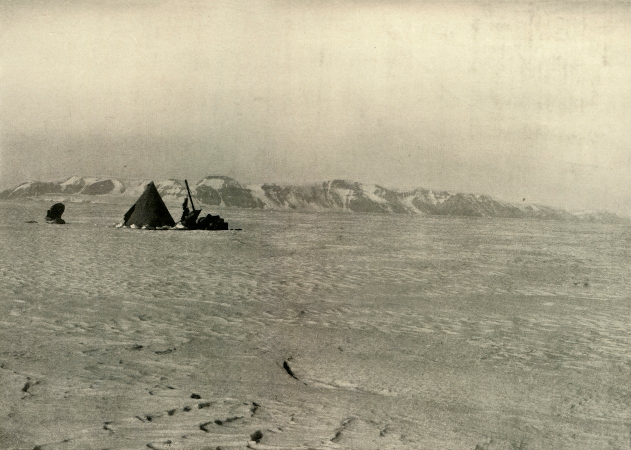 سلسلة الملكة ألكسندرا التي تم تصويرها في طريقها إلى أسفل النهر الجليدي ، c1908 ، 1909 بواسطة غير معروف