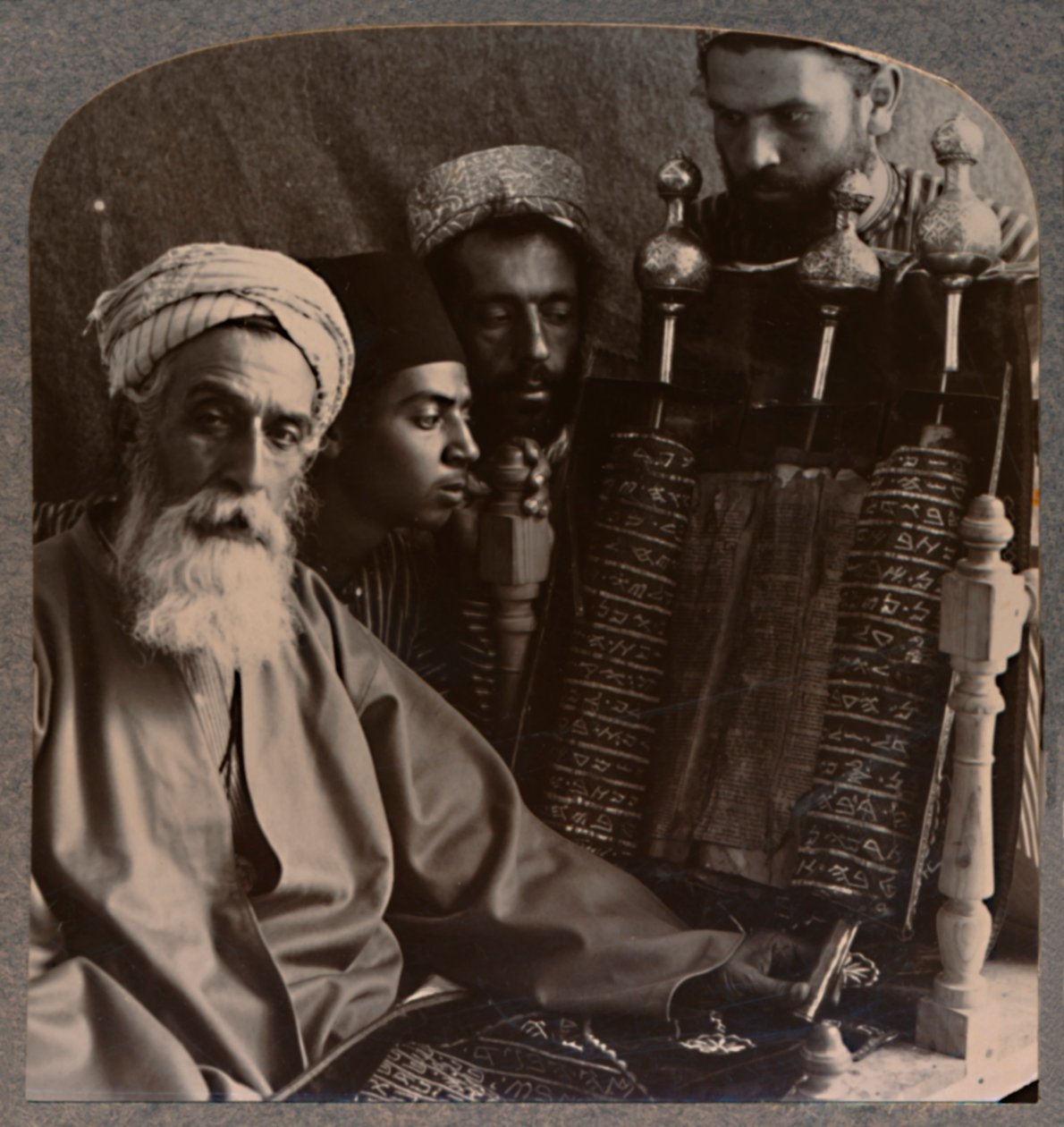 الكاهن السامري بصفته معلمًا ، ج 1900 بواسطة غير معروف