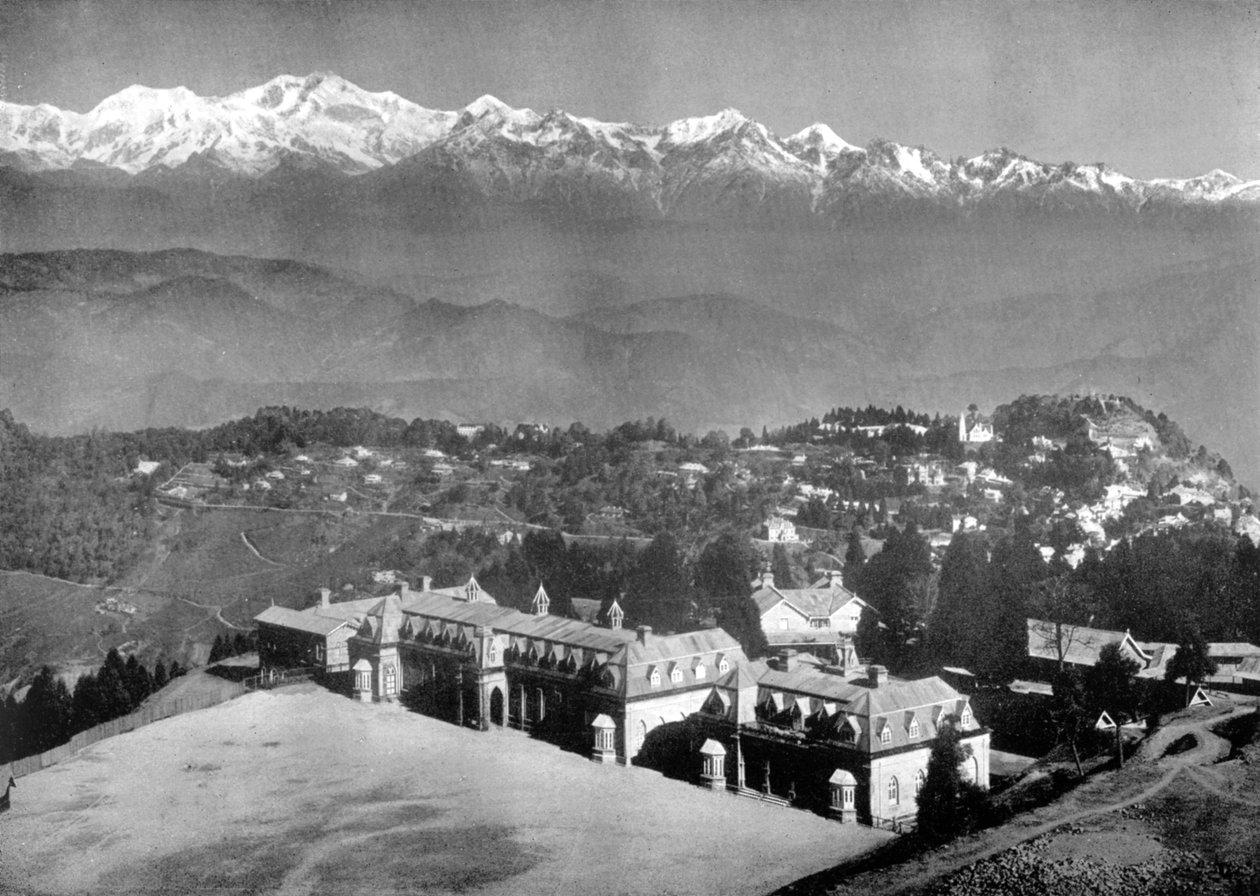سلسلة الثلج ودارجيلنغ من فوق مدرسة سانت بولز ، غرب البنغال ، الهند ، c1910 بواسطة غير معروف