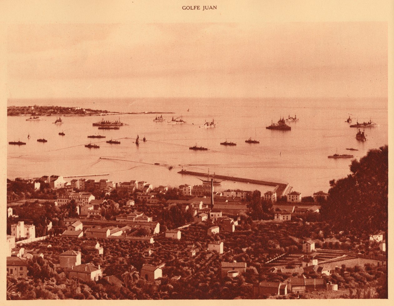 السرب في Roadstead ، Golfe-Juan ، 1930. بواسطة غير معروف