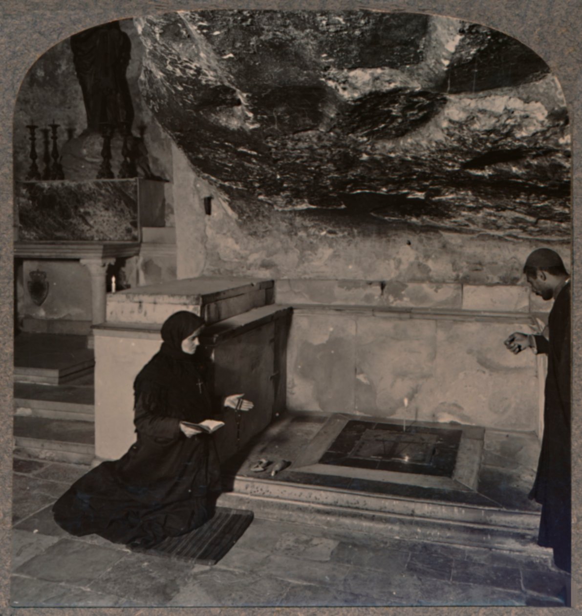 حجر المسح ، كنيسة القيامة ، القدس ، c1900 بواسطة غير معروف