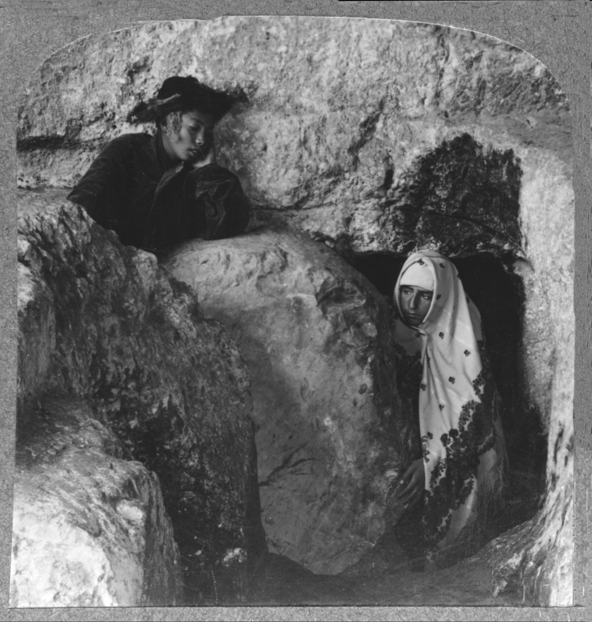 قبر المسيح ، يظهر الحجر ، ملفوفًا ، c1900 بواسطة غير معروف