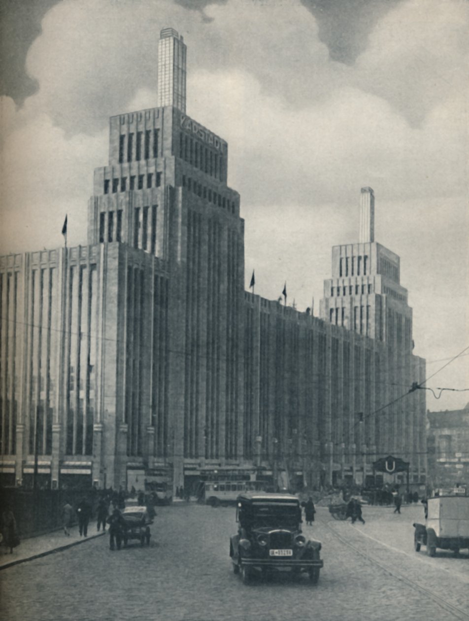 الكتلة المغطاة بالبرج في Karstadthaus بنيت في منطقة الطبقة العاملة ، c1935 بواسطة غير معروف