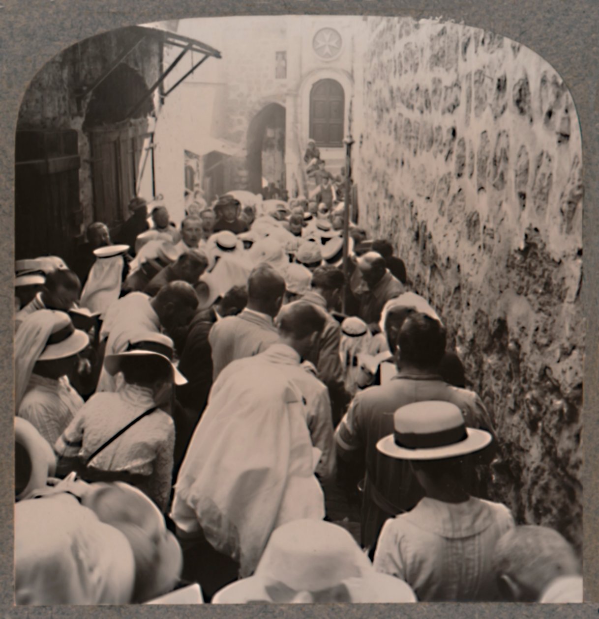 ال Via Dolorosa من برج أنطونيو إلى كنيسة القيامة ، c1900 بواسطة غير معروف