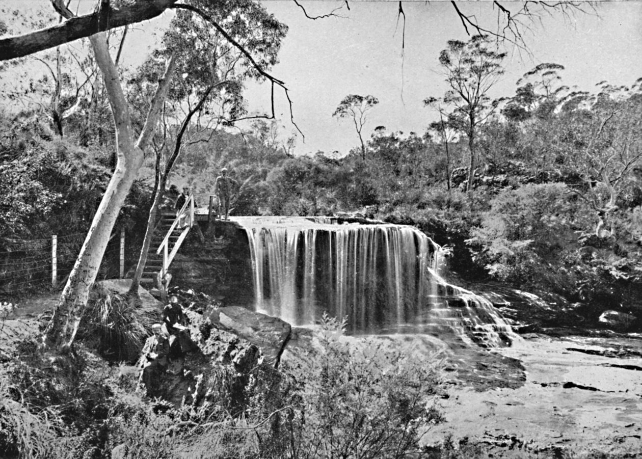 The Weeping Rock at Wentworth Falls، Blue Mountains، c1900. بواسطة غير معروف