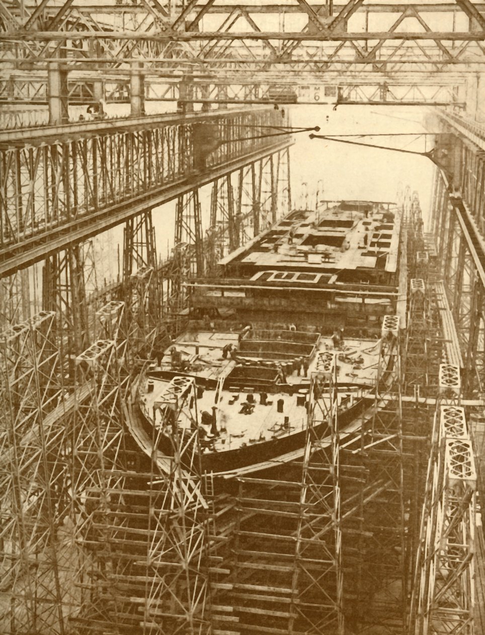 The White Star Liner Doric قيد الإنشاء ، c1930. بواسطة غير معروف