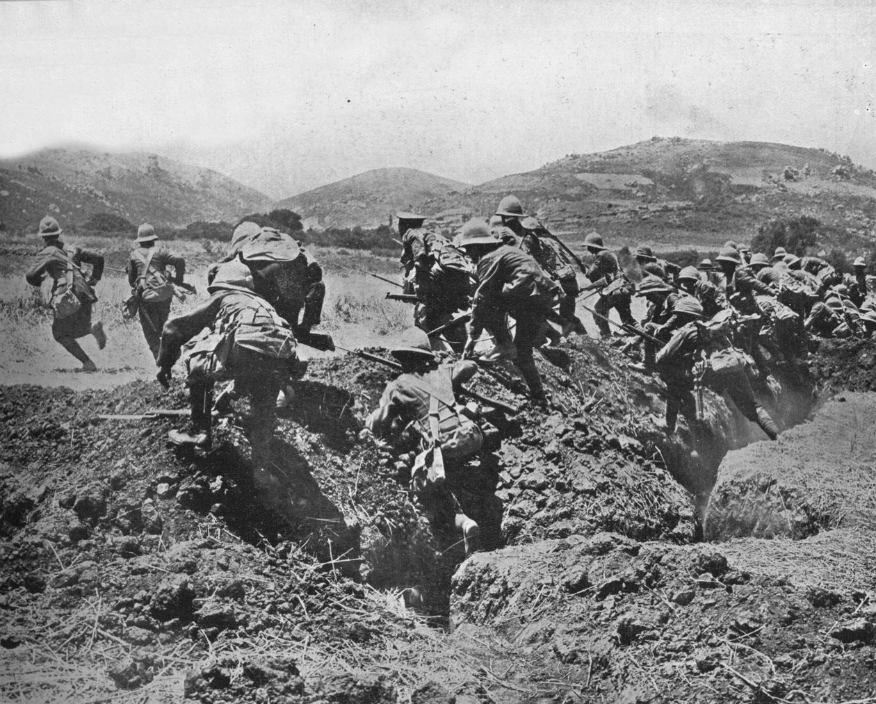 بداية تقدم على المواقف التركية 1915 بواسطة غير معروف