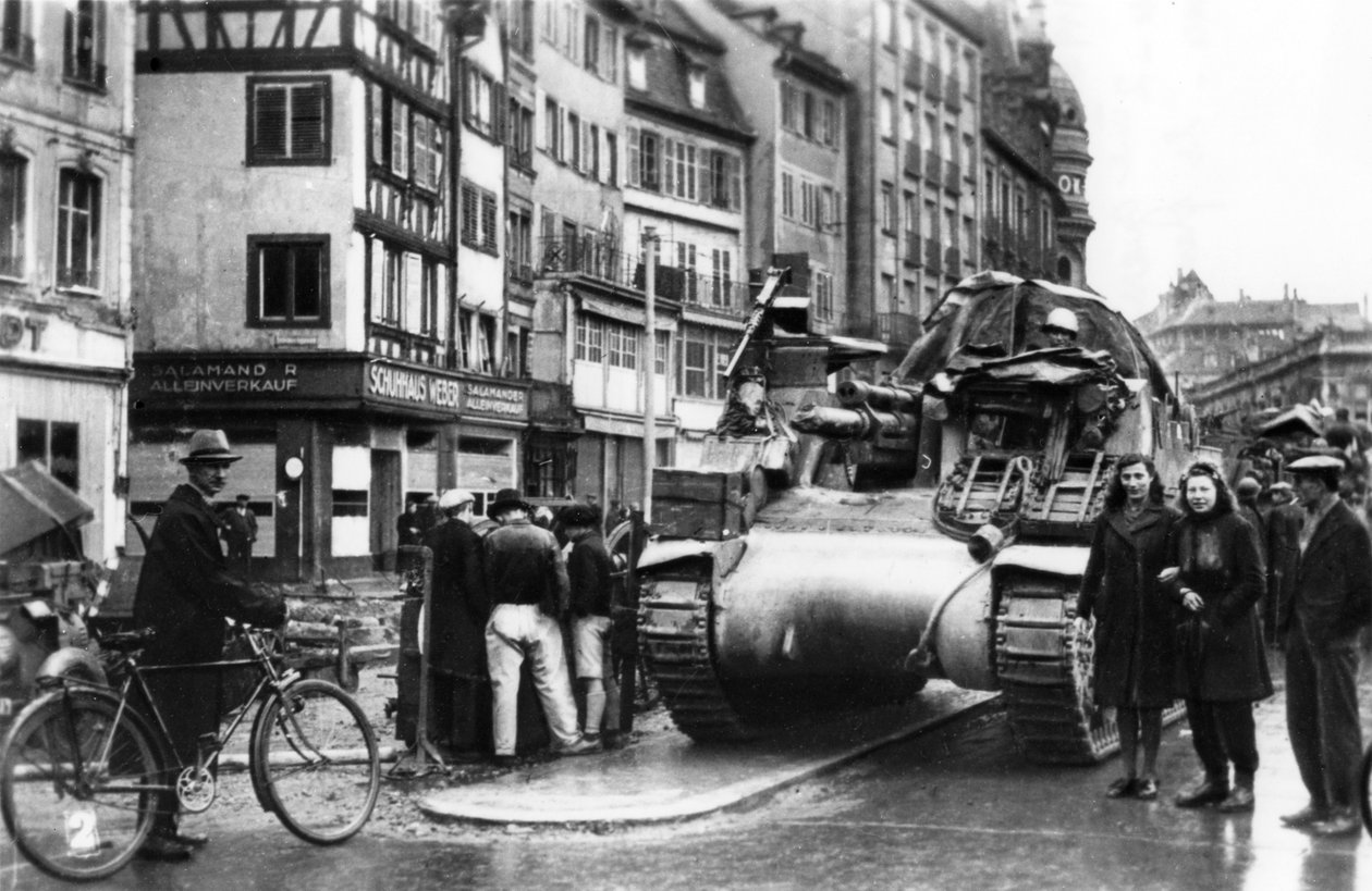 وصلت أول دبابات الحلفاء إلى ستراسبورغ ، الألزاس ، نوفمبر 1944 بواسطة غير معروف