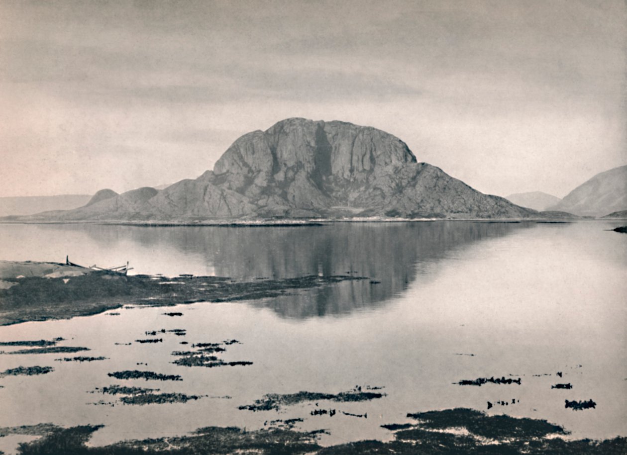 جزيرة Torghatten ، 1914. بواسطة غير معروف