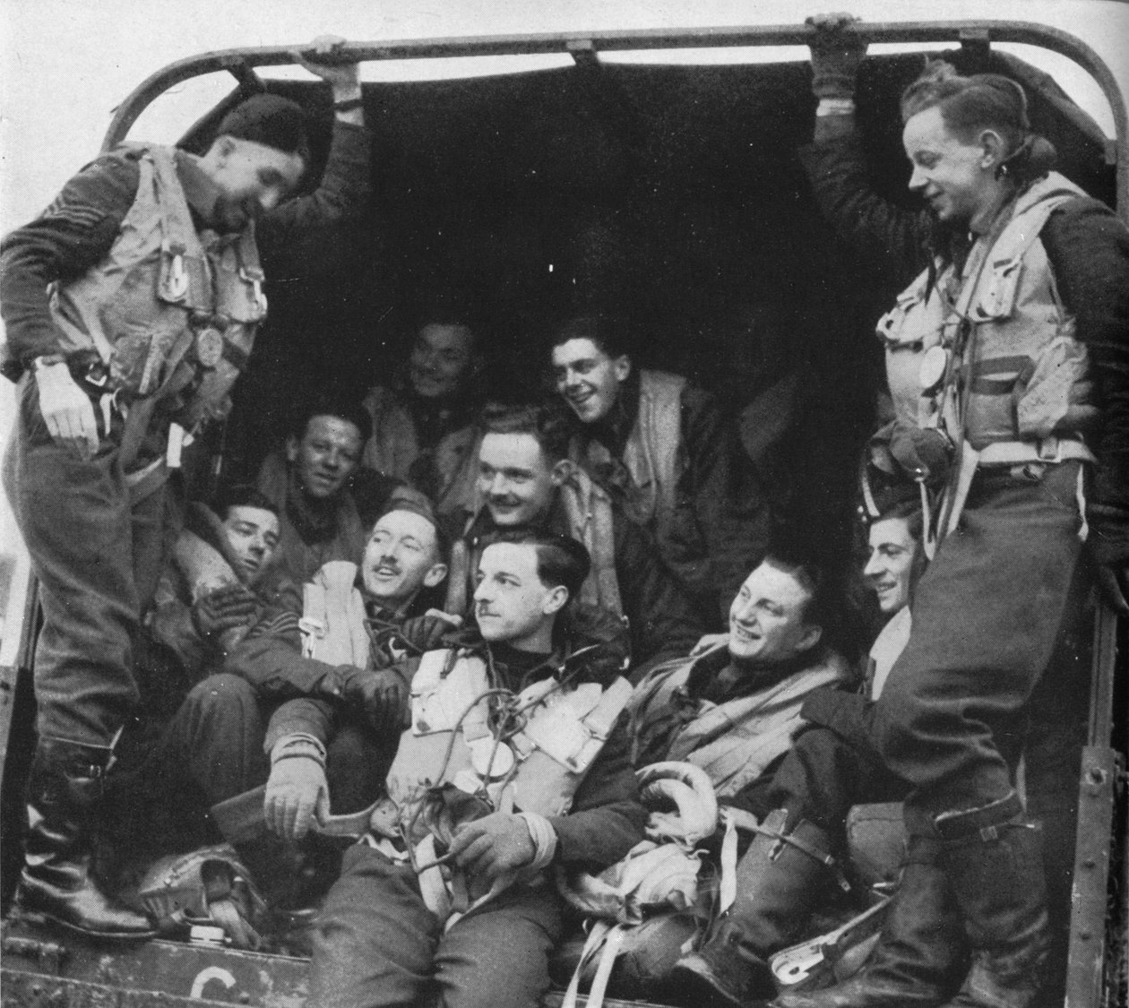 الرجال والطائرة ، c1940 1943 بواسطة غير معروف