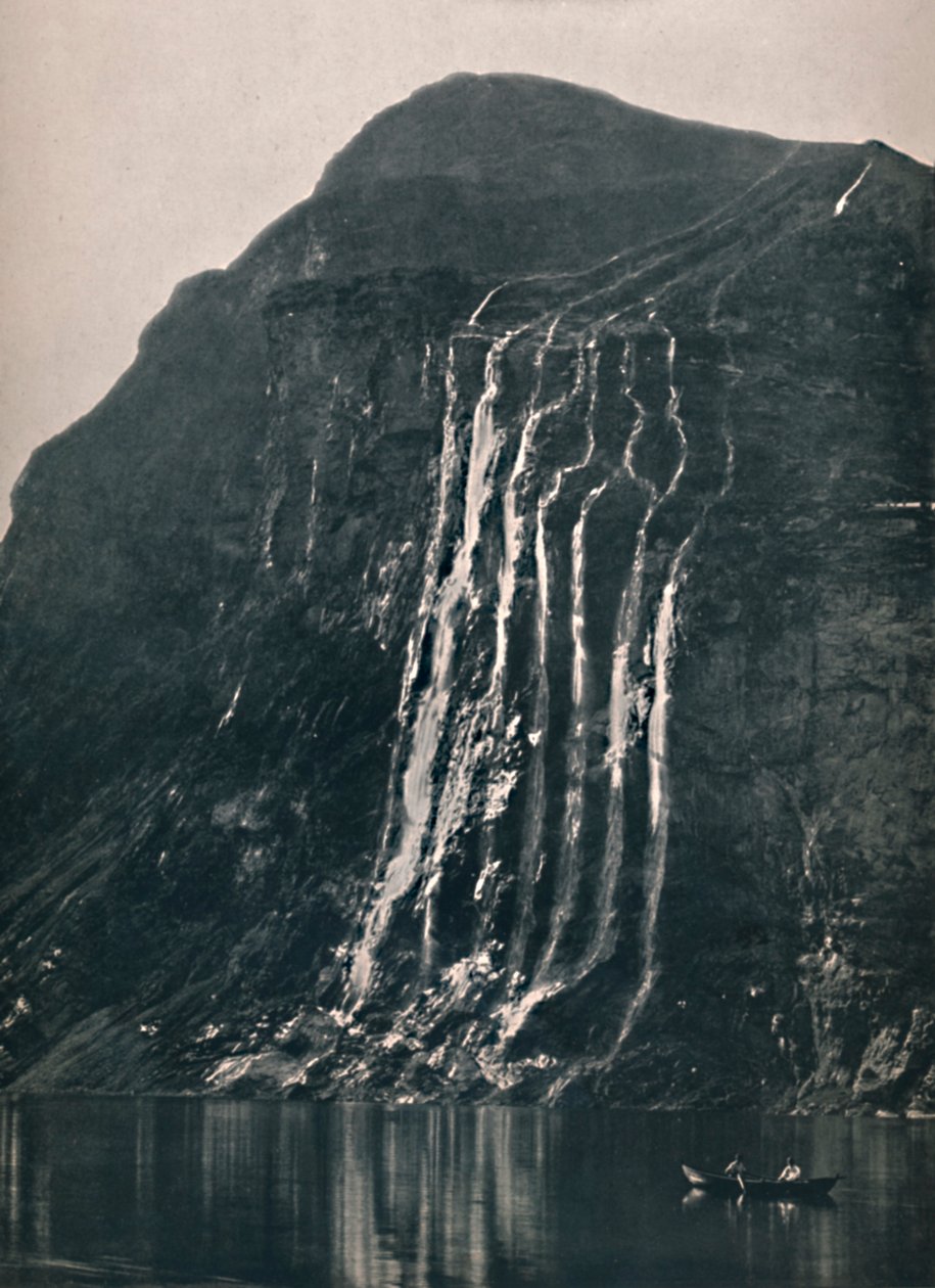 الأخوات السبع ، 1914. بواسطة غير معروف