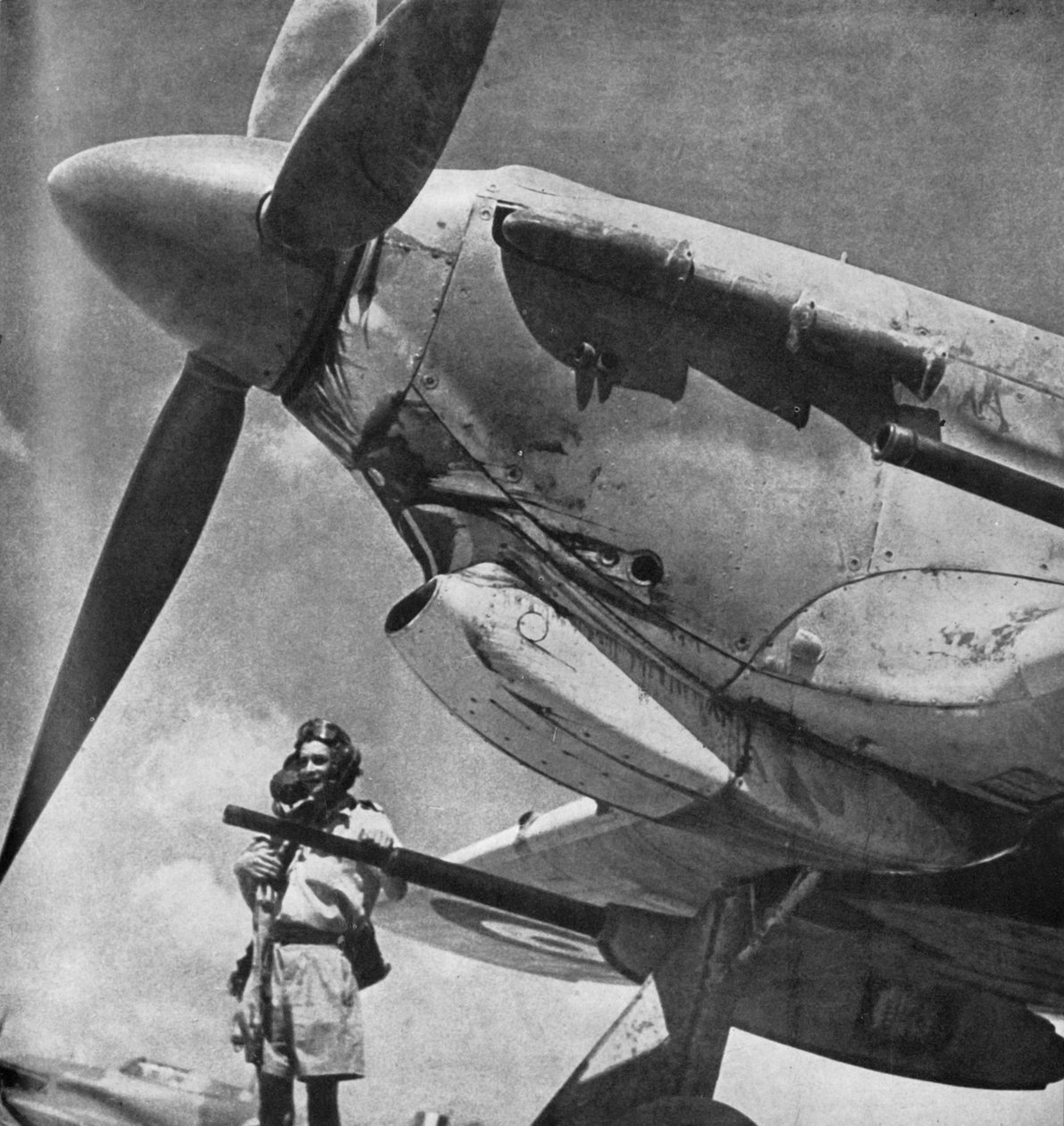 كان باستر الدبابة هو السلاح الجديد الثاني ، c1942-1943 ، 1945. بواسطة غير معروف