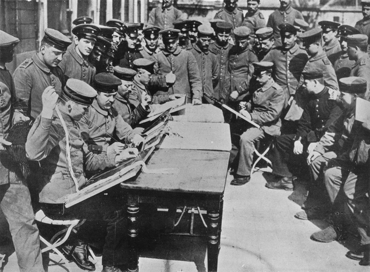 علاج الجرحى الألمان ، 1915 بواسطة غير معروف