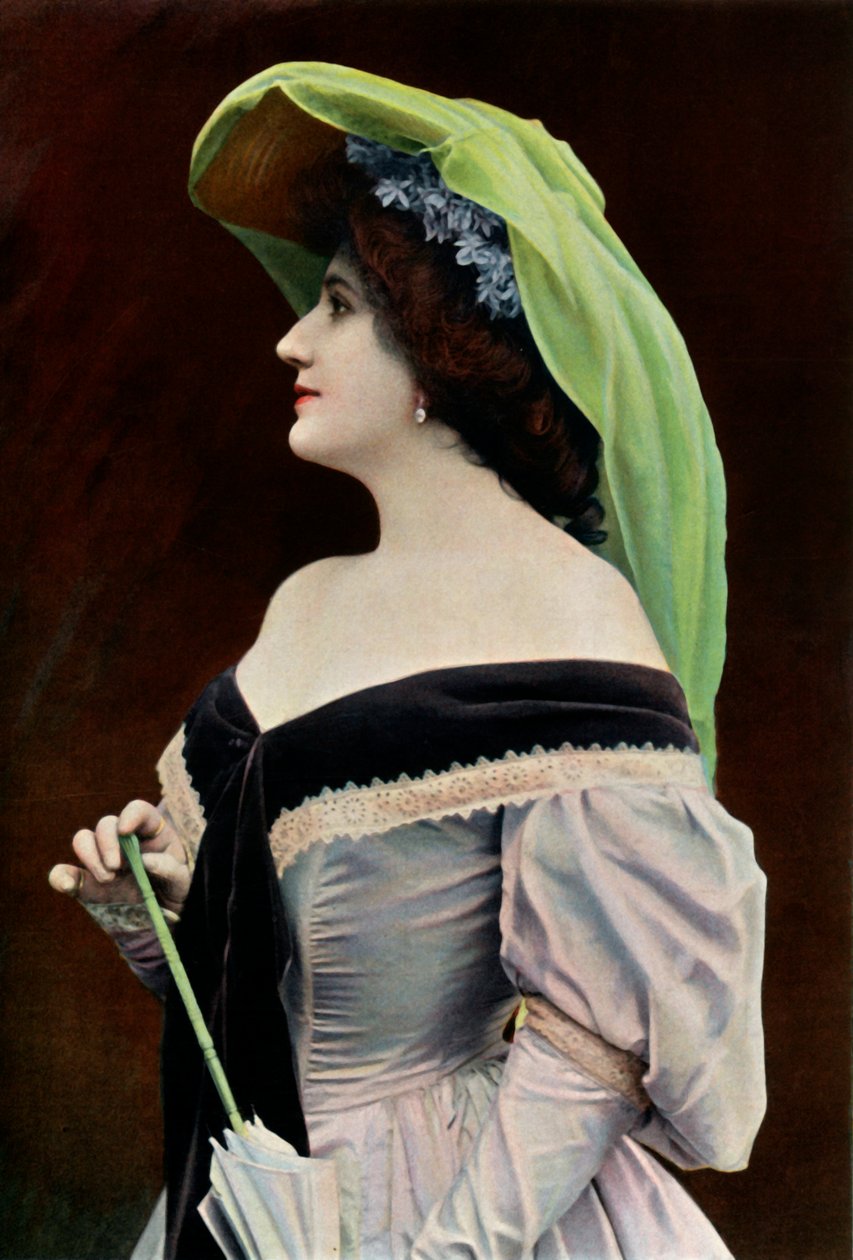 مسرح دي فاريتيس. - آنسة سي ثيفينت. - دور كارولين - La Chauve-Souris ، 1904. بواسطة غير معروف