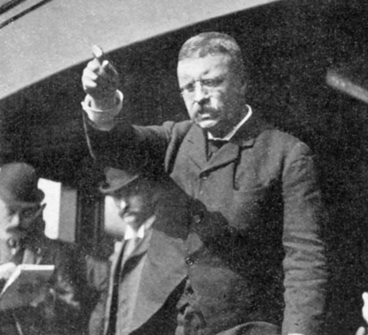 تيودور روزفلت يخاطب اجتماعًا في ولاية نيويورك ، 1901 بواسطة غير معروف